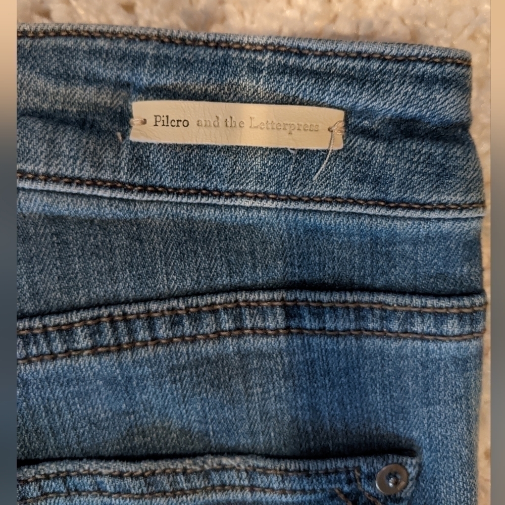 ANTHROPOLOGIE Pilcro Mid-Rise Slim Boyfriend Jeans Womens 26 Floral Lace Hem - Picture 5 of 6